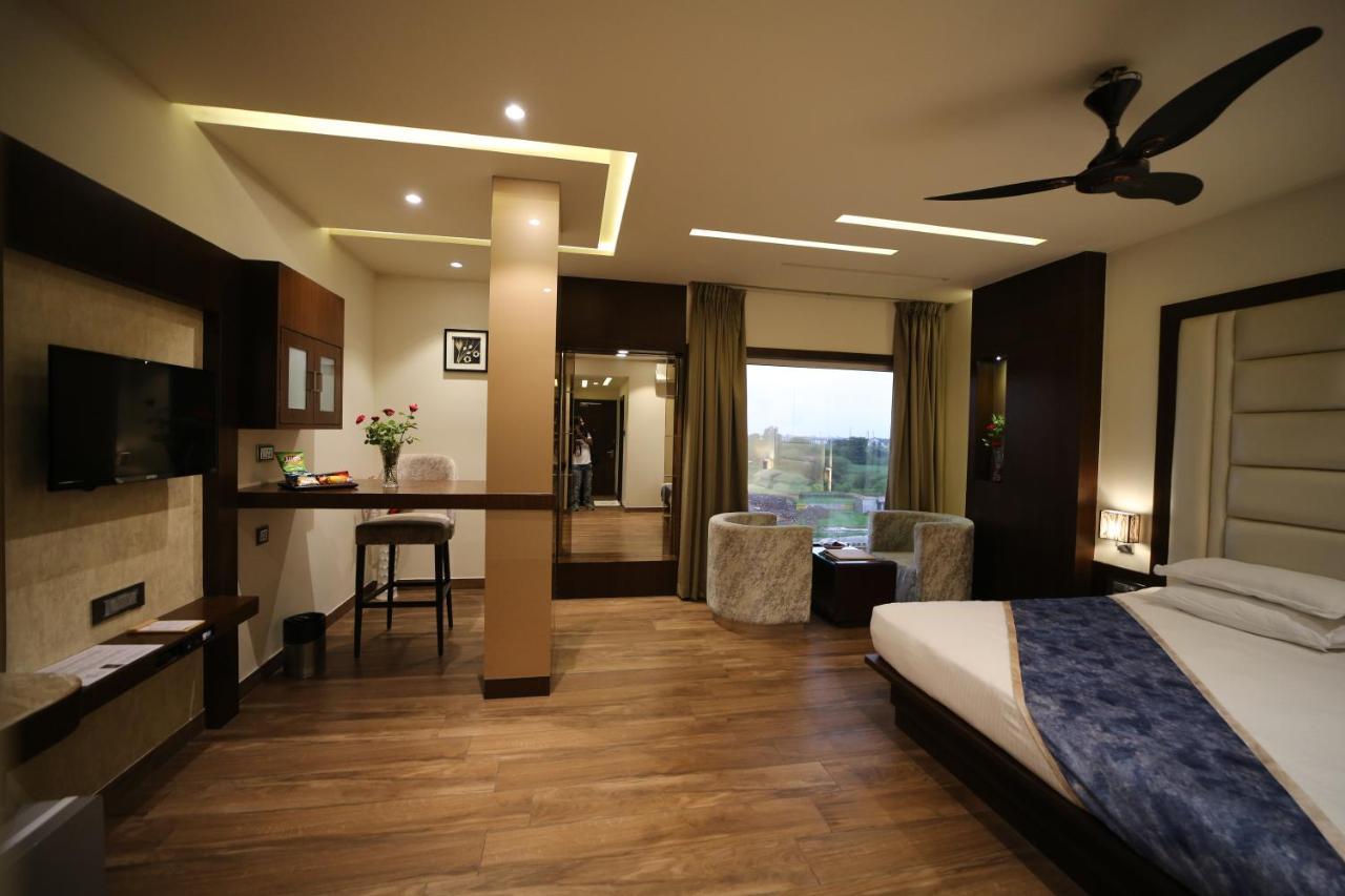 Hotel Prince Viraj Jabalpur Eksteriør billede