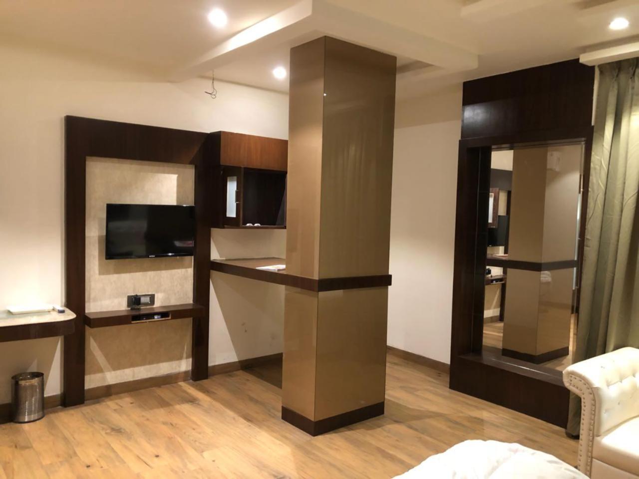 Hotel Prince Viraj Jabalpur Eksteriør billede